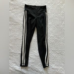 Old Navy black and white striped high waisted leggings